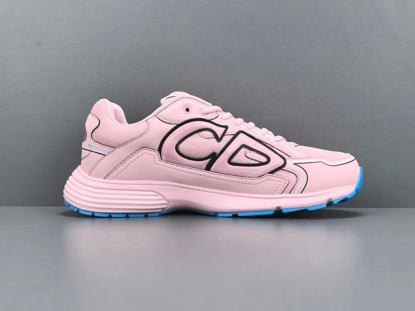 Orthopedic fashion shoes